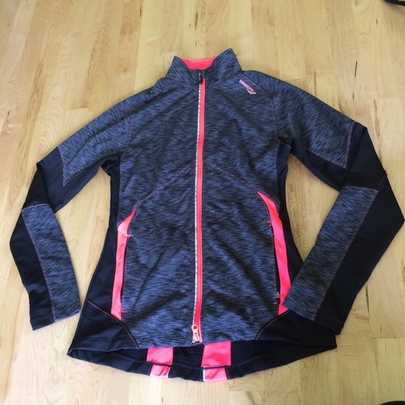 saucony running jacket women's